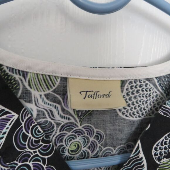 Black Tafford Scrub Top Women XS Green and Blue Floral Design, Large Pockets - Picture 7 of 8